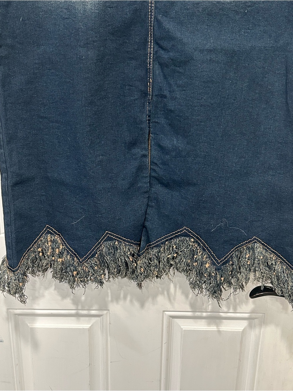 Joy Jeans Vtg Y2K Fringe Denim Skirt Scalloped Raw Hem Whiskered Midi Plus 3X - Picture 7 of 11